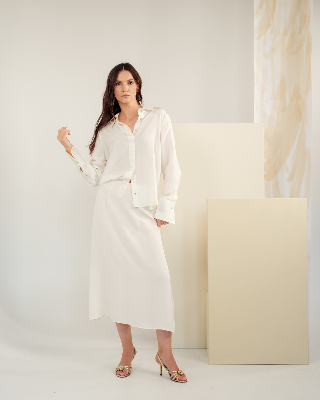 Ivory silk shirt – classic button-up design in 100% silk with an elegant drape and subtle sheen. Front view.