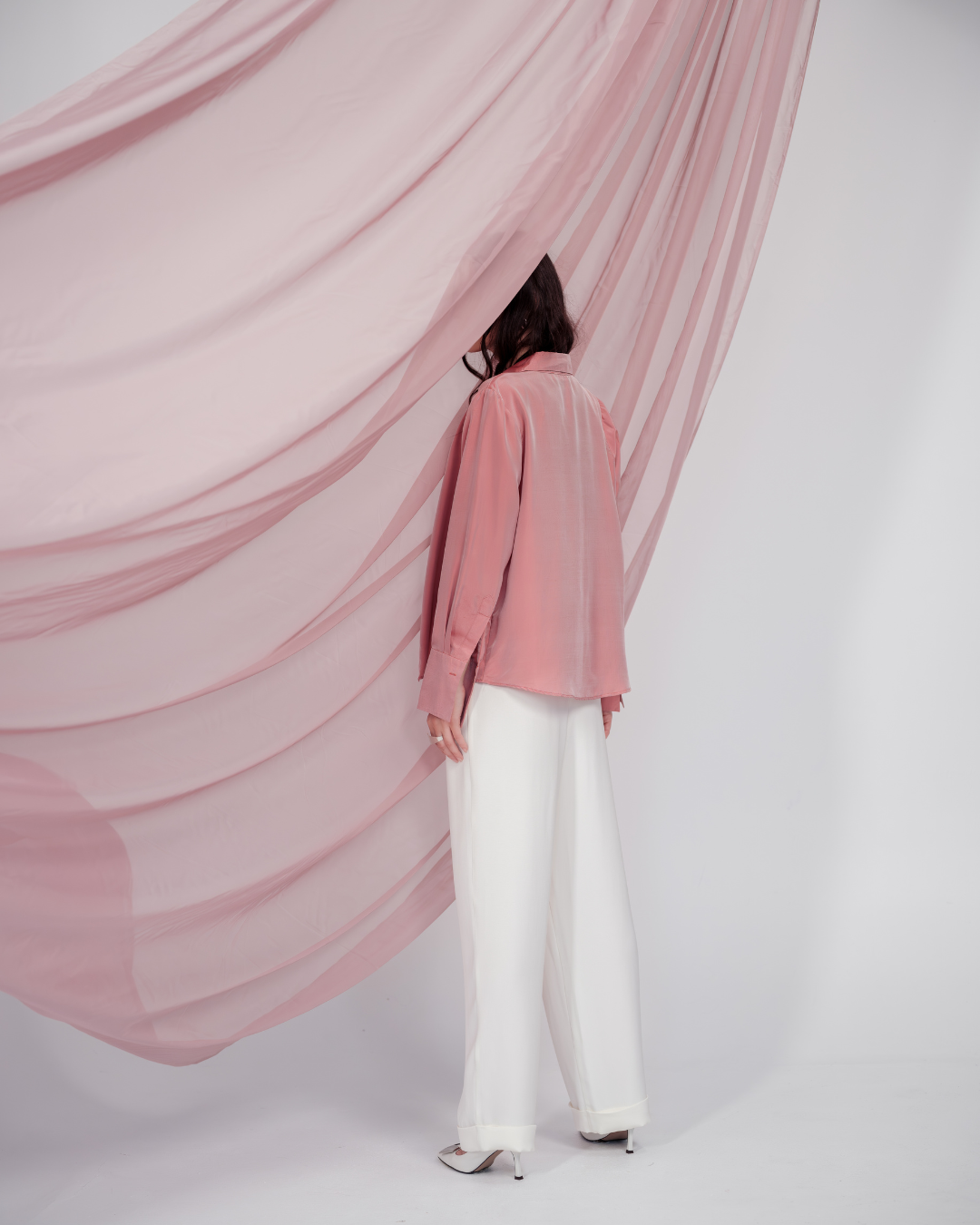 Peach pink silk shirt – soft pastel silk blouse with a relaxed fit and delicate sheen, crafted from 100% silk. Front view.